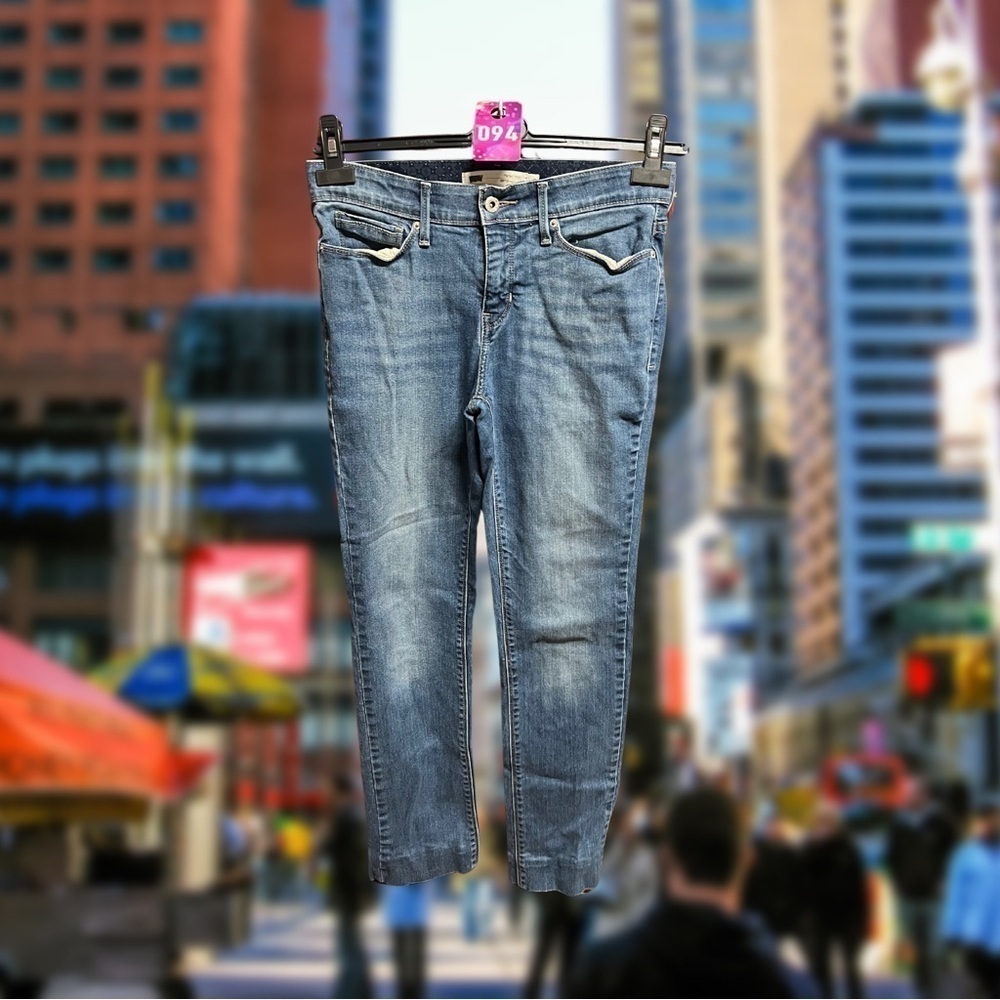 Levi’s Women’s 505 Regular Fit Jeans - Size 6 - Picture 2 of 10